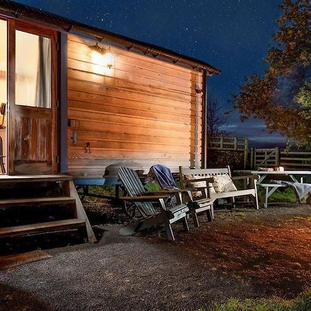 Cow Parsley Shepherd'S Hut Berwick Upon Tweed Extérieur photo