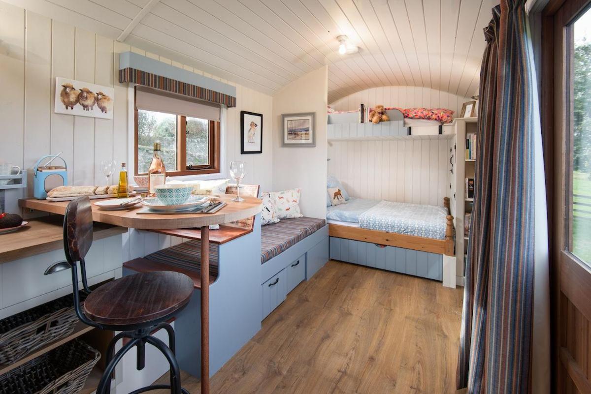 Cow Parsley Shepherd'S Hut Berwick Upon Tweed Extérieur photo